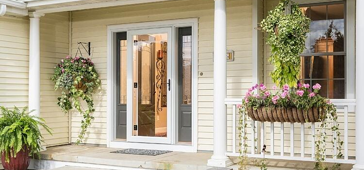screen door installation in Willows